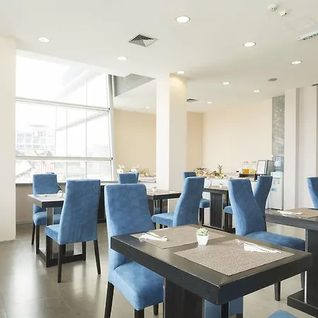 Hotel Admiral Arena Garni 4*