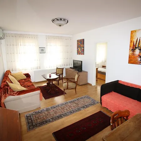 Hotel Admiral Arena Garni 4*