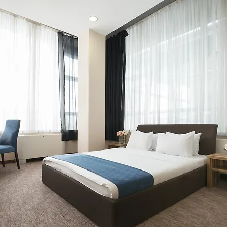 Hotel Admiral Arena Garni 4*