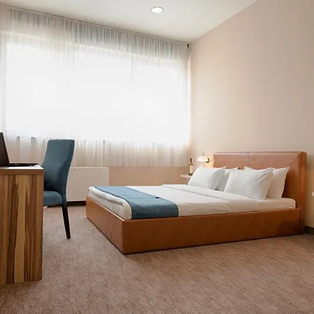 Hotel Admiral Arena Garni 4*