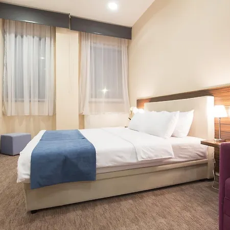 Ξενοδοχείο Hotel Admiral Arena Garni 4*