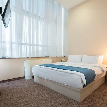 Admiral Arena Garni 4*