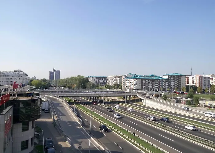 Admiral Arena Garni מלון