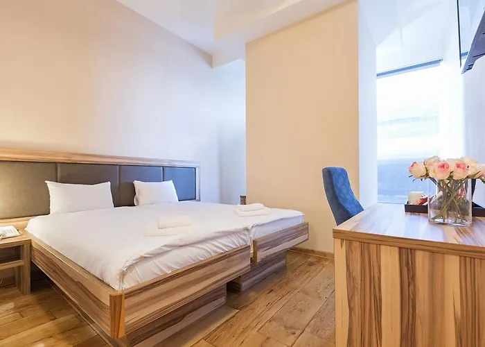 Admiral Arena Garni מלון 4*