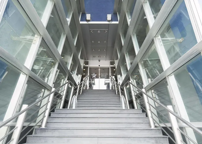 מלון Admiral Arena Garni